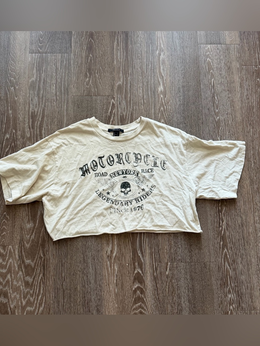 Vintage-Style Motorcycle Graphic Crop Tee - Cream